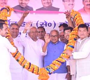 जीतन राम मांझी के समर्थन में सीएम नीतीश की मेगा रैली, बोले- पति-पत्नी राज में नहीं हुआ कोई काम